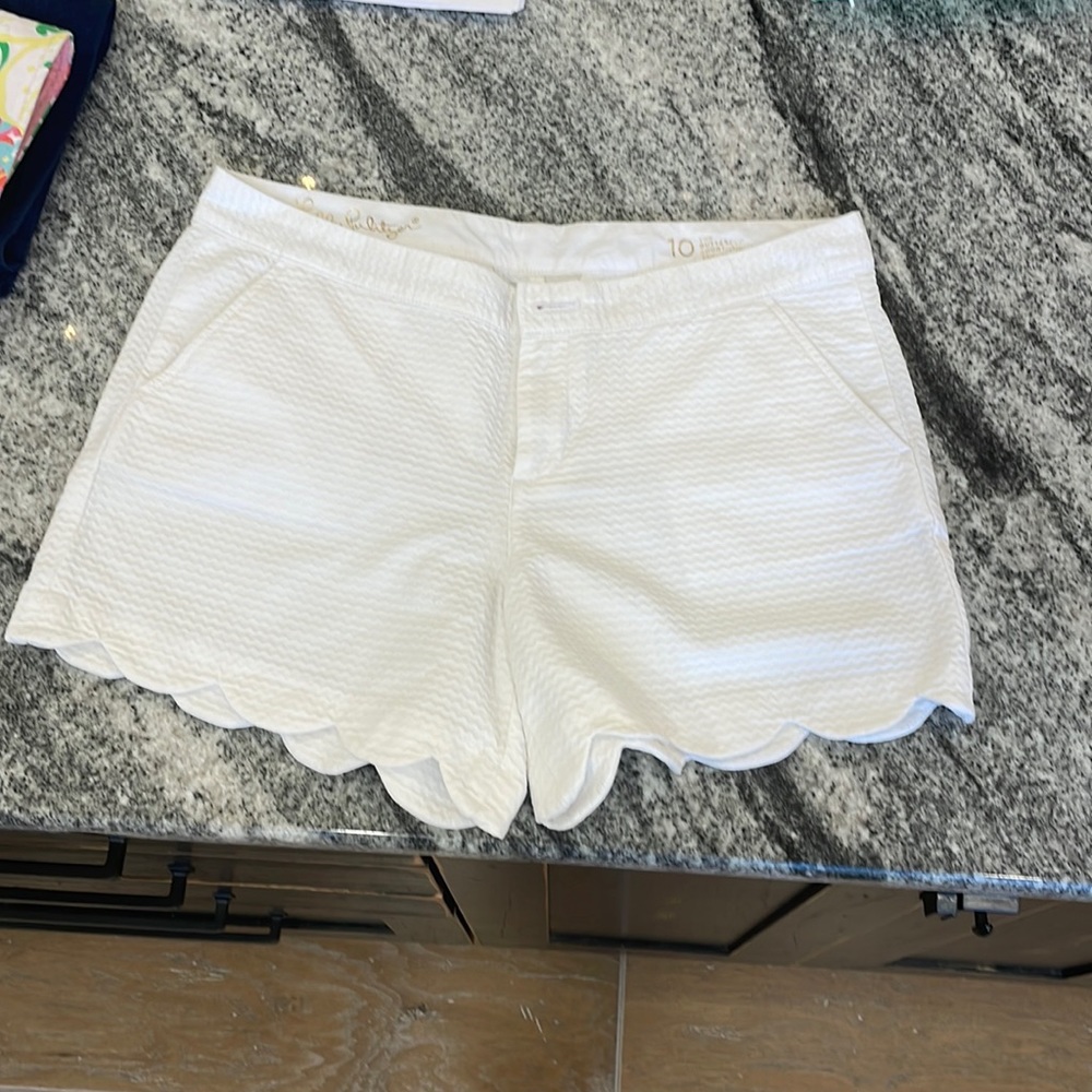 Like New Lilly Pulitzer White size 10 Buttercup shorts